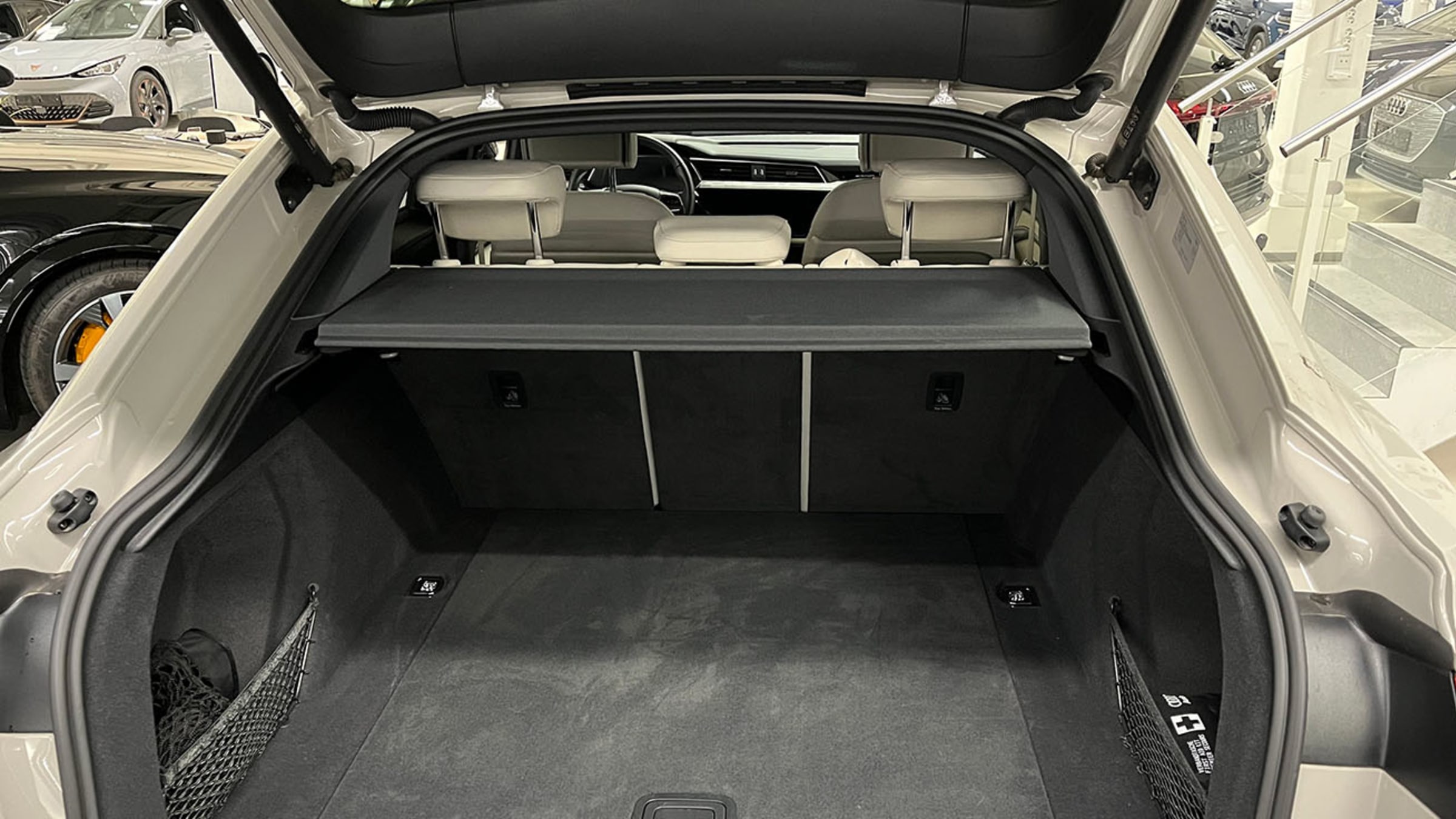 Audi etron Sportback bagasjerom i liter og cm NAF